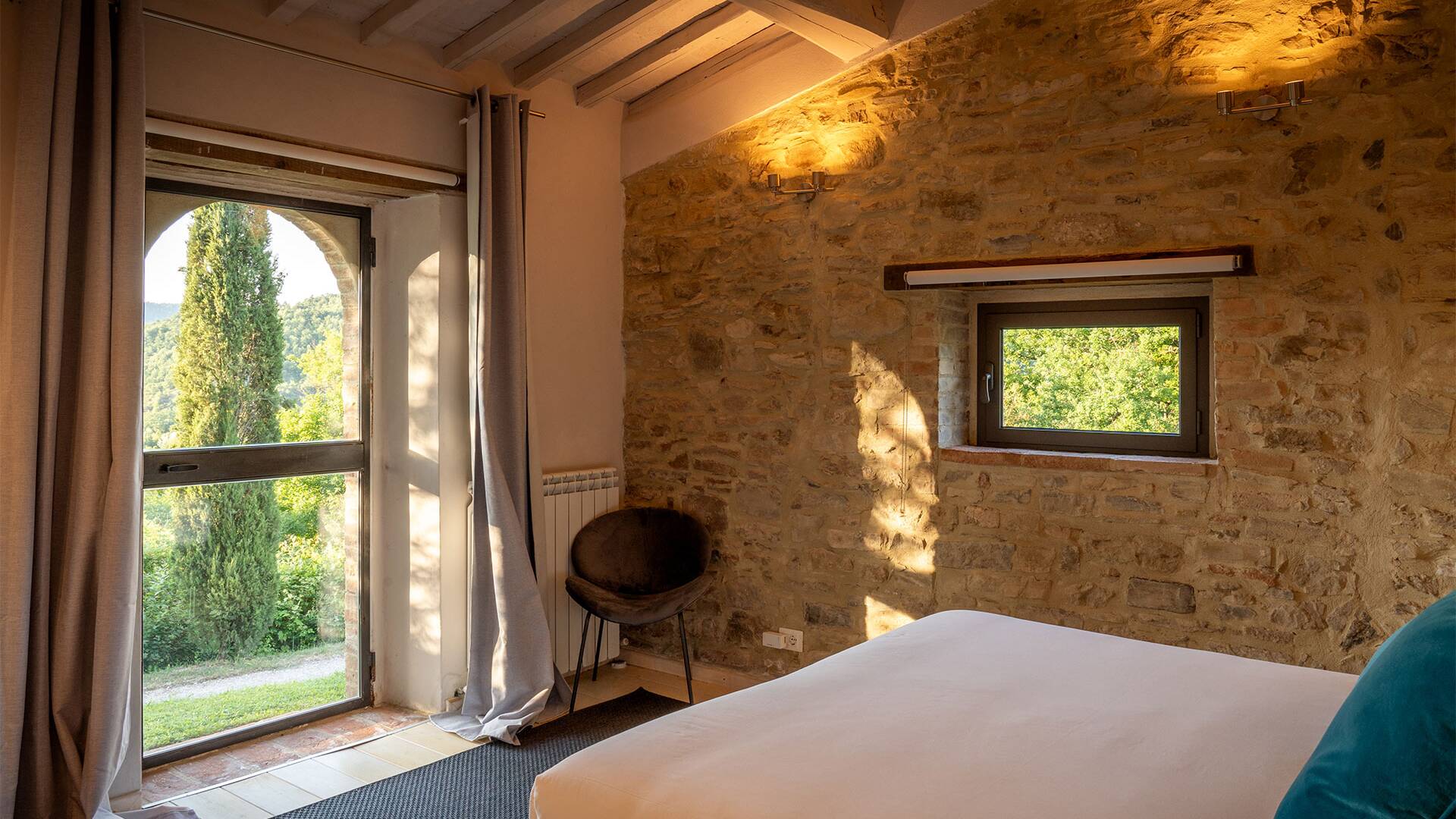 double bedroom with direct access to outdoor
